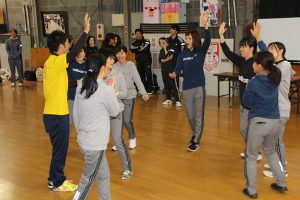 劇のグループ研修の様子